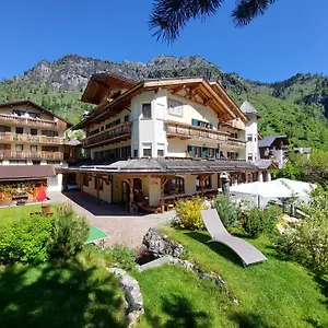 https://hotel-pineta-wellness-spa-rocca-pietore.hotelinveneto.com